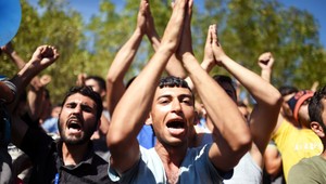 Utečenci majú v našich zariadeniach polície problém s komunikáciou