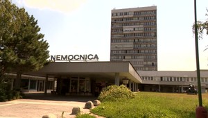 Bezplatné parkovanie pred nemocnicami stále nie je samozrejmosťou. Ministerstvo rokuje o nových plochách