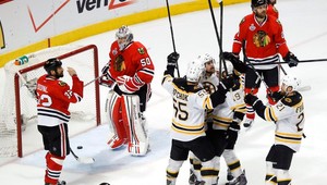 Boston vyrovnal sériu s Chicagom po góle v predĺžení