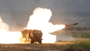 Tanky v uliciach a armáda v pohotovosti. Expert vysvetľuje, či sa Taiwan blíži k vojne