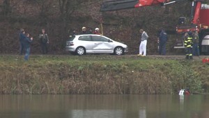 Deti nahlásili nezvestných rodičov. Hasiči ich auto našli vo vodnej nádrži