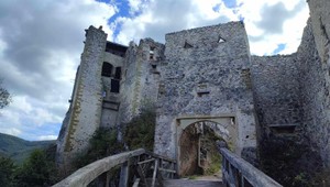 Slovenské pamiatky vyvesili čierne vlajky. Protestujú za lepšie financovanie