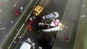 Hromadná nehoda na diaľnici. Zrazilo sa 40 áut