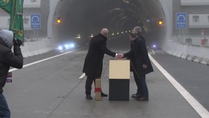 Motoristi sa dočkali: Tunel Višňové je po 27 rokoch konečne otvorený