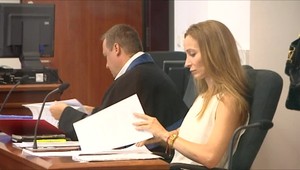 Svedok tvrdí, že si u neho objednala vraždu manžela. Vypočula si už oba verdikty, teraz bude súd tretíkrát