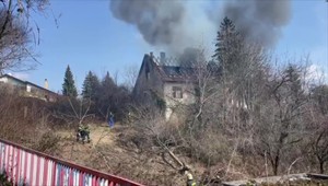 Požiar na bratislavskej Kolibe: V plameňoch sa ocitol starší dom