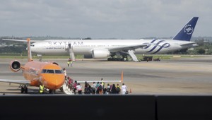 Lietadlo smerujúce do Paríža pre bombovú hrozbu pristálo v Keni