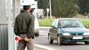 Ako to nespackať: Musia byť policajti v dvojčlenných hliadkach rovnako ustrojení?