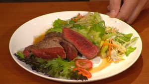 Hovädzí steak so šalátom