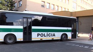 Mužov obvinených pre športovú korupciu prepustili