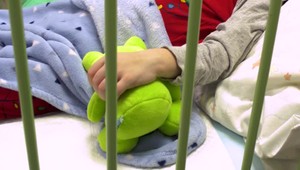 Za brutálny útok sa otec Martinka (5) postavil pred súd. Chlapčekovi ostanú trvalé následky, no otec sa cíti byť nevinný