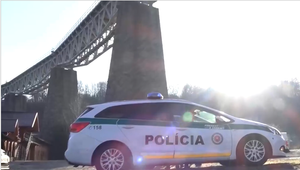 Prípad tragického pádu chlapca z viaduktu. Mohol byť obeťou šikany