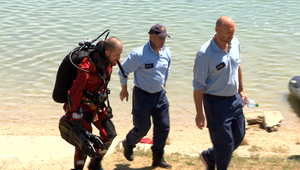 Muž sa mal utopiť v Senci, no potápači telo stále nenašli. Existuje aj možnosť, že sa v jazere neutopil