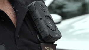 Policajti v Humennom už nosia telové kamery. Majú zvýšiť dôveru aj ochranu