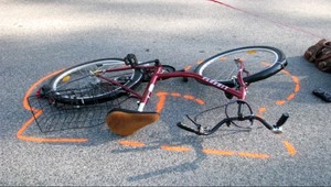 Cyklista dostal mikrospánok a havaroval. Nafúkal tri a pol promile