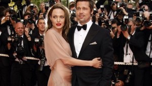 Brad sa bráni. Angeline dal po rozchode deväť miliónov