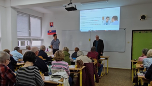 Dôchodcovia za volantom: Seniori v Považskej Bystrici si zdokonaľujú šoférske schopnosti