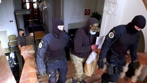 NAKA zadržala v rámci protidrogovej akcii sedem osôb: Sudca všetkých poslal do väzby