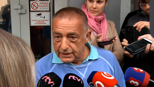 Fedor Flašík sa nečakane zjavil v sídle Smeru. Nevyhol sa otázkam ohľadom financovania strany