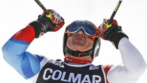 Cuche vyhral obrovský slalom v Sestriere