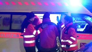 Dramatická noc v Detve. Obrovský požiar vyhnal z paneláku desiatky obyvateľov