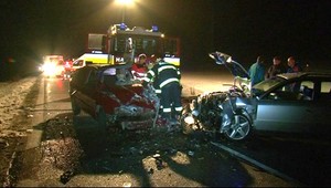 Predbiehal (23) cez plnú čiaru. Z auta ho vystrihovali!