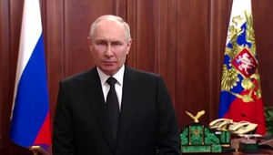 491. deň na Ukrajine: Putin má aj po vzbure podporu Rusov, tvrdí Kremeľ