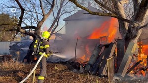 Vo Svidníku horela strecha bytovky. Rýchla reakcia detí zabránila väčšej pohrome