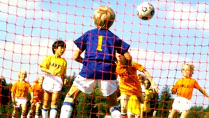 Lopty, dresy a rôzne pomôcky pre malé kluby. Začína úspešný projekt Futbalová žatva