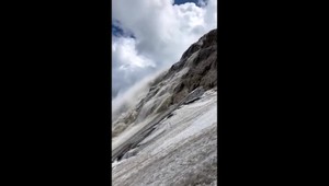 Pokračuje záchranná akcia po zrútení ľadovca: Tragédia má druhú obeť z Česka