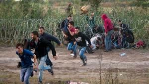 V Maďarsku zadžrali vyše 3 000 migrantov, zberné tábory sú preplnené