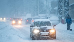 PREHĽAD: Aktuálne výstrahy počasia v jednotlivých okresoch a zjazdnosti ciest