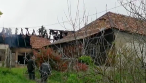 Faru na juhu Slovenska zachvátil ničivý požiar: Hasiči nadránom našli už len obhorené telo