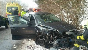 Pri čelnej zrážke sa zranilo aj dieťa