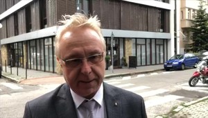 Prokurátora Šantu aj senát súdu strážia počas pojednávania ochrankári