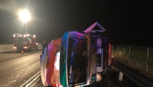 Vážna nehoda pri Piešťanoch. Vodič nabúral do policajného auta