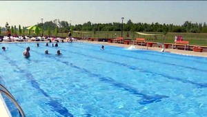 Bez investorov, či eurofondov. Dedina si svojpomocne vybudovala termálne kúpalisko