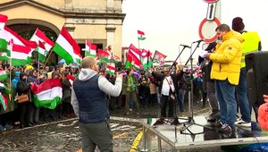 Na protest pred NR SR prišlo až 300 ľudí. Andrej Danko tvrdí, že ide o nedorozumenie