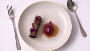 Čokoládová truhlička, mousse, čerešňa