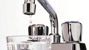 Z vodovodu v Brehove tečie toxická voda, ľudia sa boja o zdravie