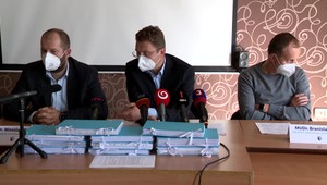 Lekári dávajú vláde poslednú výzvu. Ak odmietnu nadčasy, nebude sa mať, kto starať o pacientov