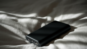 Žene explodovala powerbanka v posteli. Popáleniny jej spôsobili trvalé následky