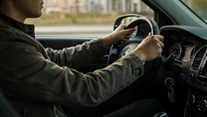Opitý otec nechal šoférovať 11-ročného syna. Chcel, aby ho odviezol po pivo