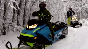 Národný park Poloniny brázdili neznámi jazdci v kuklách na skútroch. Turisti ich pritom odfotili