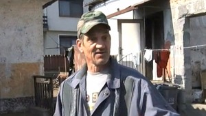 Otec, ktorý nechal deti na úrade: Chcem svoje dávky načas