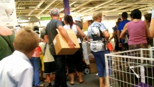 Európska komisia vydala odporúčania pre Slovensko. Kedy budeme normálne nakupovať či zabávať sa?