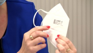 Samosprávy predbehli vládu. Respirátory pre svojich obyvateľov nakúpili z vlastných peňazí