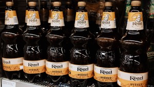 Plasty sú čoraz viac out. Pri pive od Prazdroja čoskoro zmiznú úplne