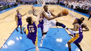 NBA: Philadelphia vyrovnala stav série s Bostonom, LA Lakers zdolali Oklahomu
