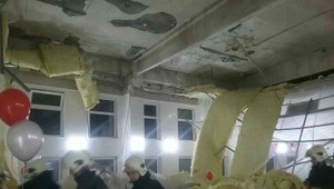 V sále kultúrneho domu sa zrútil strop. Niekoľko ľudí sa zranilo